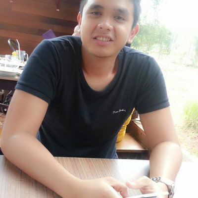 R***a Ma***na, 33 Tahun